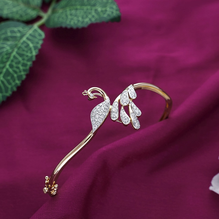 Modern Interlocking Twist Diamond Bracelet in 18K Gold - DLBR0275SU2ECA - Image 2