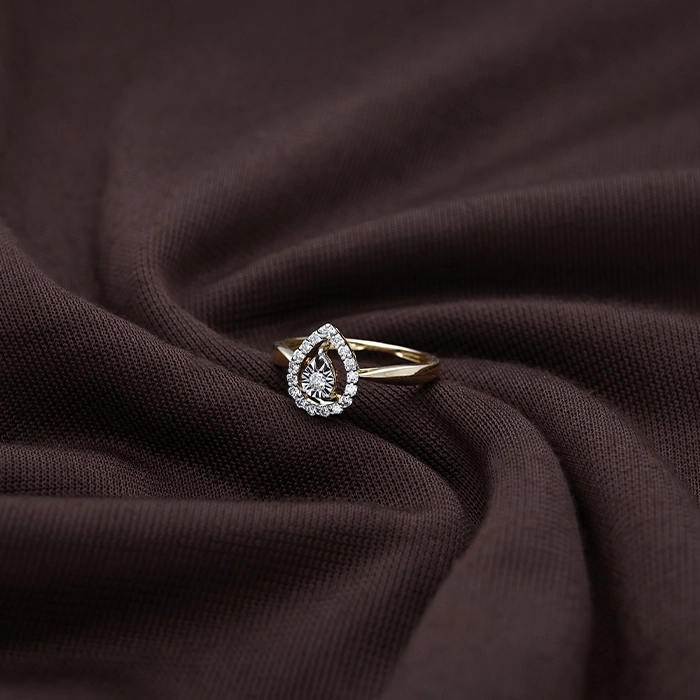 Chic Modern Diamond Ring - DLRG4121S420