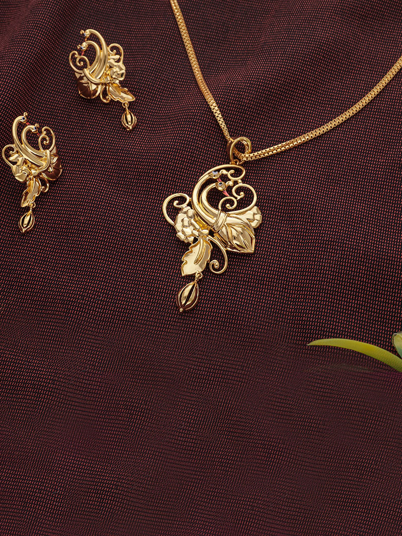 Peacock Feathered Pendant