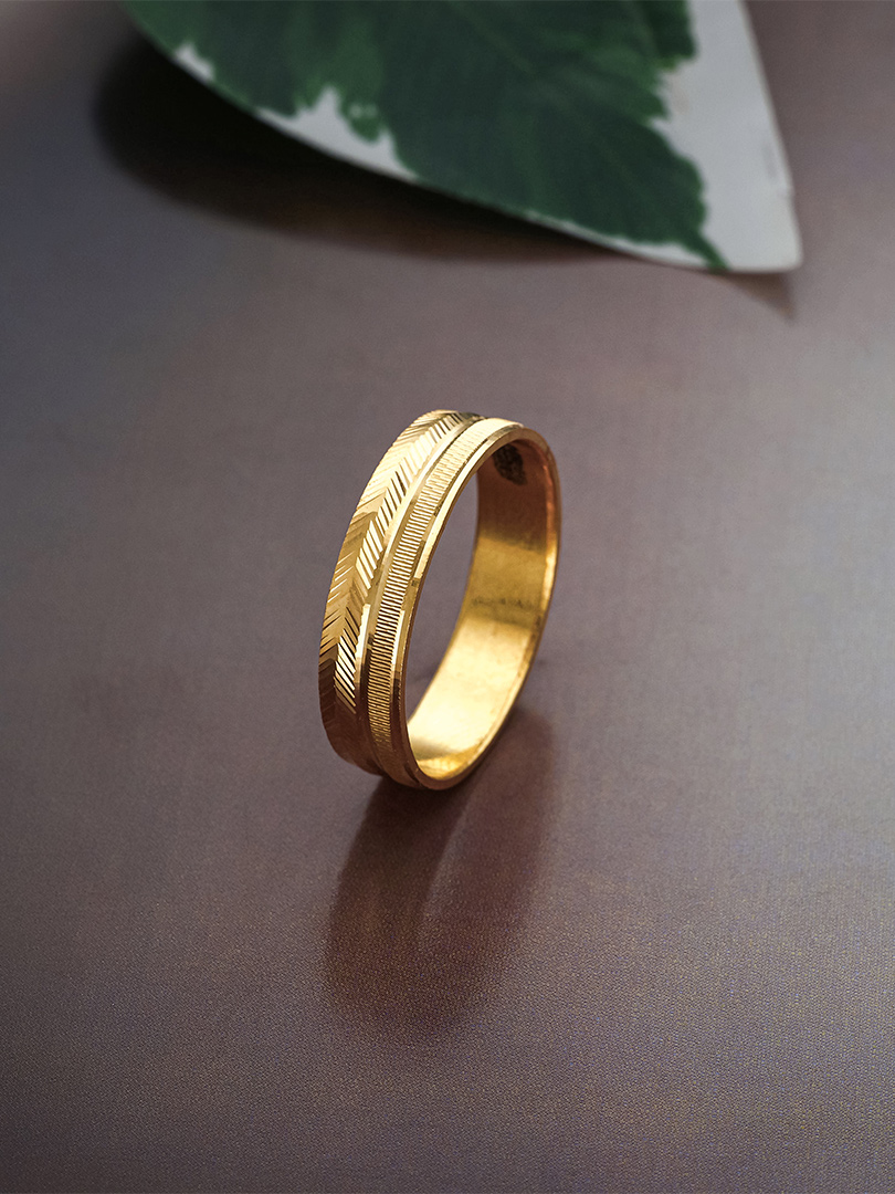 Chhala: Engraved Leaf-Pattern Gold Band - RNCL0459 S358